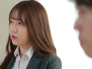 Em kế toán trẻ bím khít địt tập thể cùng sếp và đồng nghiệp